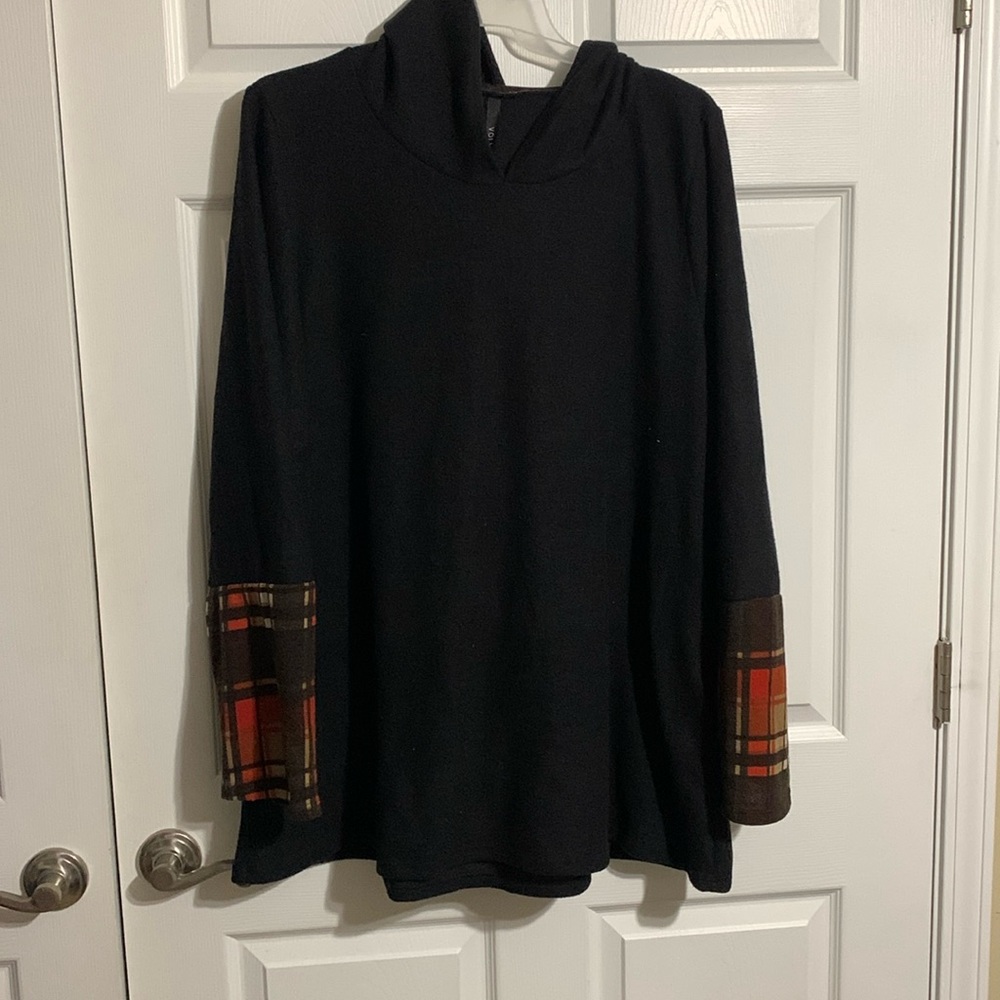 5X Black Hoodie with plaid print detailing in hood and sleeves